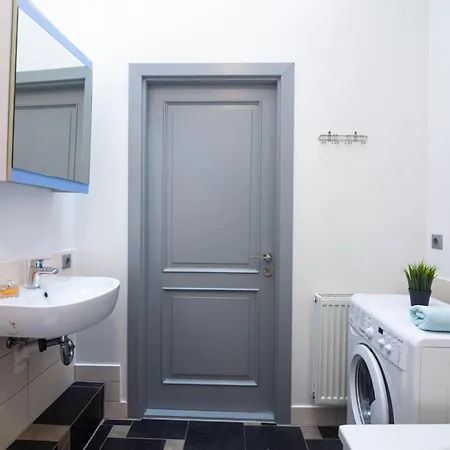 Charming 3-bedroom Center Flat Appartement *